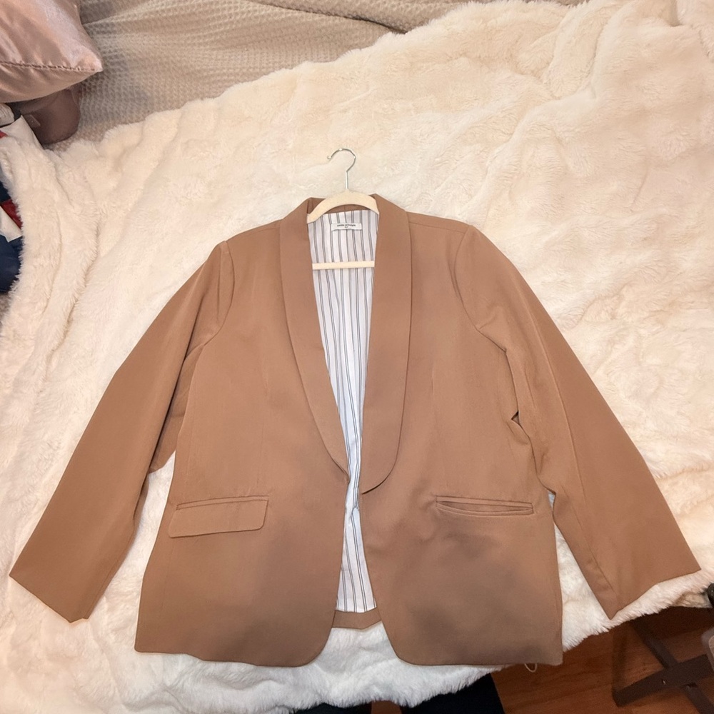 Elegant Tan Women's Blazer